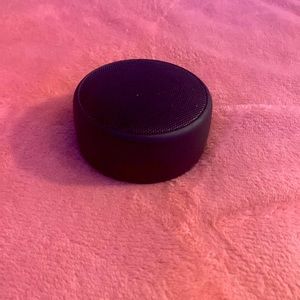 black speaker that has great sound